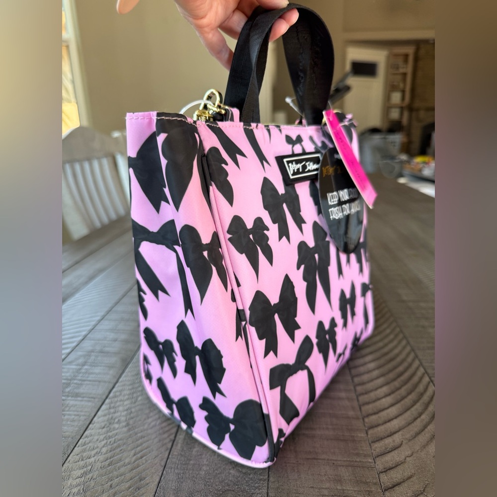 Betsey Johnson Insulted Lunch Tote - Bag Pink & Black Bow (NWT) - Picture 3 of 10